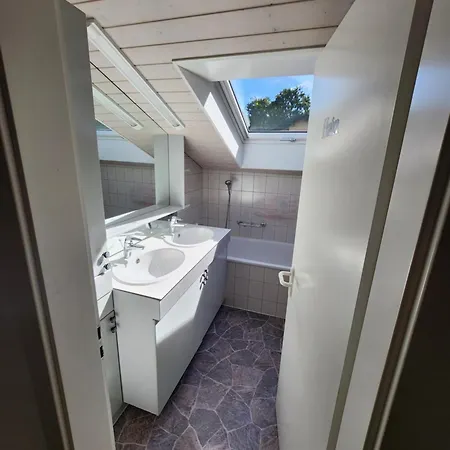 La Joly - Nyaraló *